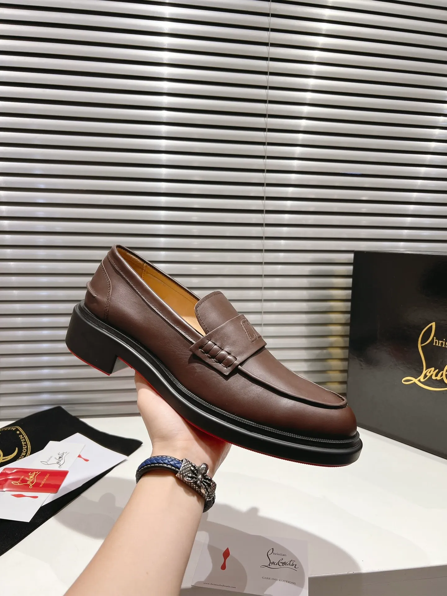 👟👟Ex-factory price 760👟👟 ╔Tire bottom Loaf🆑Black cowhide╗ ·Top version customization·2024𝐬𝐬 𝑪𝒉𝒓𝒊𝒔𝒕𝒊𝒂𝒏 𝑳𝒐𝒖𝒃𝒐𝒖𝒕𝒊𝒏 ▪️No matter the last shape, fabric, diamonds, nails, lining, outsole, they are as close as possible to ZP... ▪️The original sole is specially provided by the original factory ▪️The lining is imported water-dyed cowhide ▪️The private customization time is about 3-7 days —————— Size: Men's 39M-46M